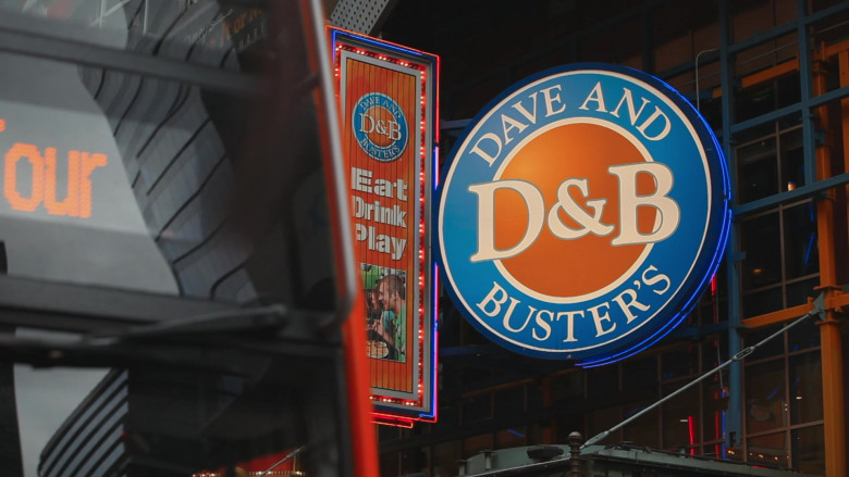 Dave & Buster’s Restaurant in Younger S07E04 (4)