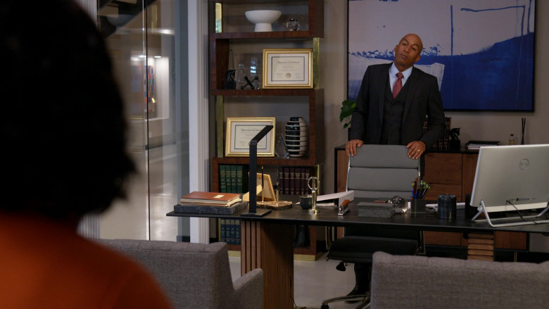 Dell All-In-One PC of James Lesure as Benji Ray in Rebel S01E03 Superhero (2021)