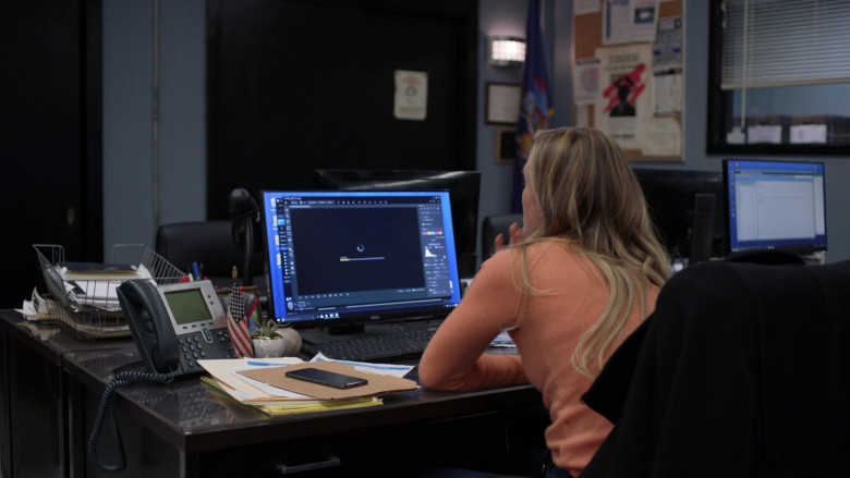 Dell Computer Monitor Used by Melissa Roxburgh as Michaela Stone in Manifest S03E02 (3)