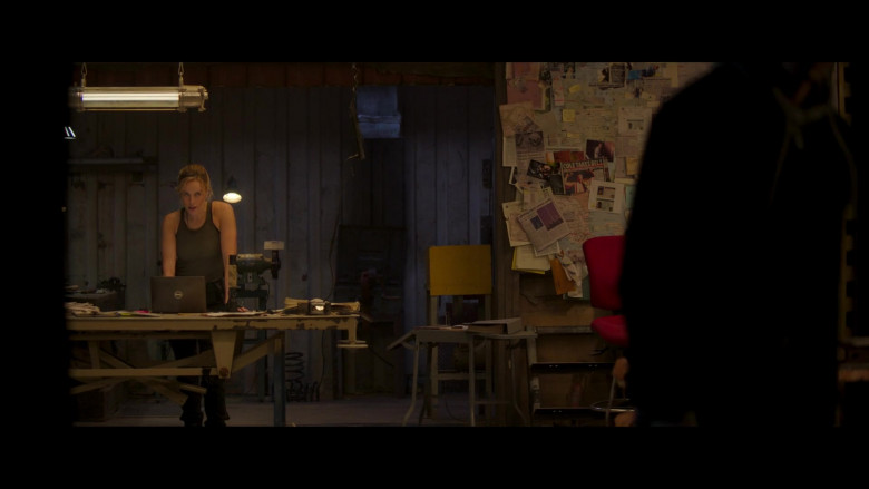 Dell Laptop of Jessica McNamee as Sonya Blade in Mortal Kombat (2021)