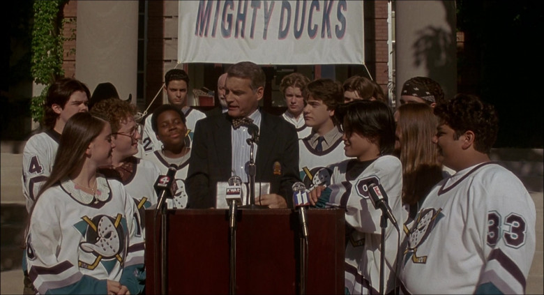 E! TV Channel Microphone in D3 The Mighty Ducks (1996)