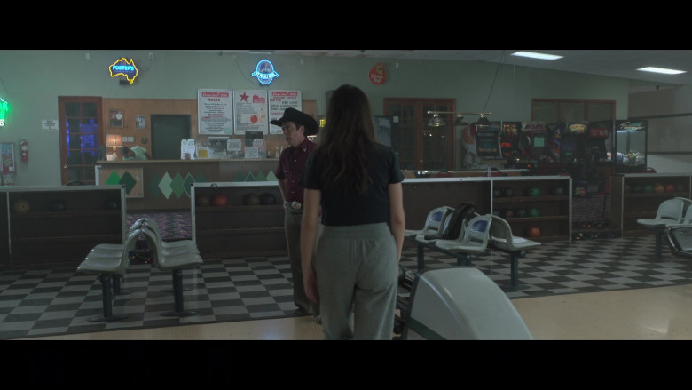 Foster’s, St. Pauli Girl & Shock Top Sign in Made For Love S01E05 (1)