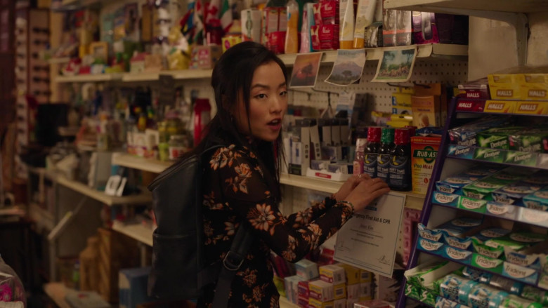 Halls Cough Drops, Dentyne and Trident Chewing Gums in Kim's Convenience S05E12 Hugs & Prayers (2021)