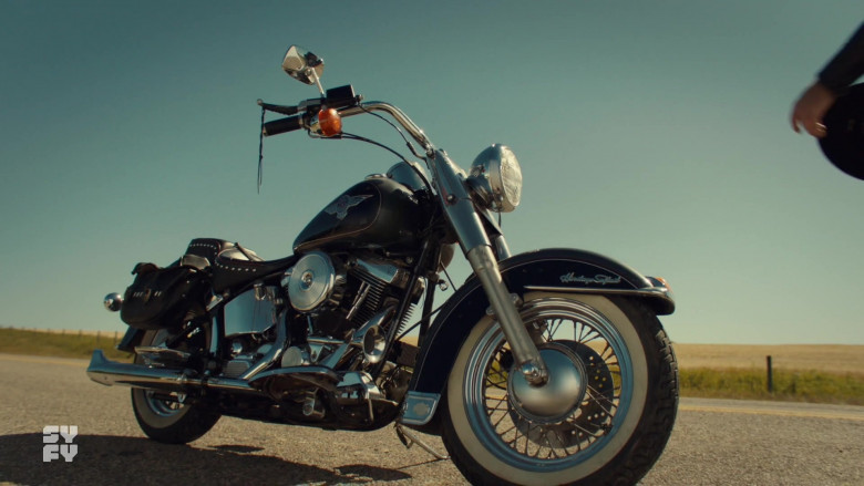 Harley-Davidson Heritage Softail Classic Motorcycle in Wynonna Earp S04E12 Old Souls (2021)