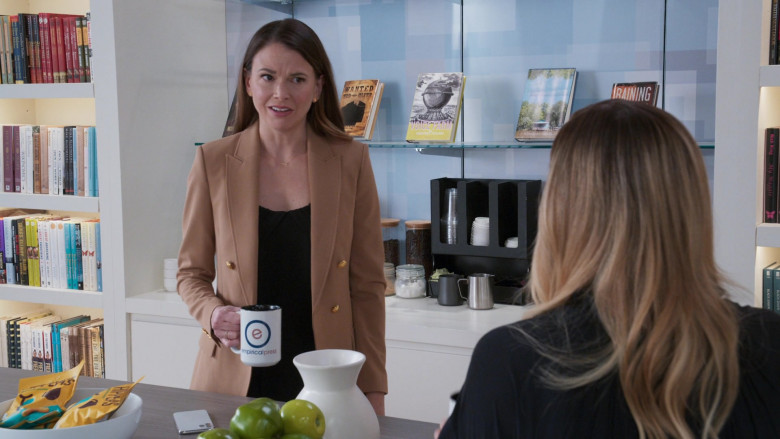 Hippeas Organic Chickpea Snacks in Younger S07E05 (1)