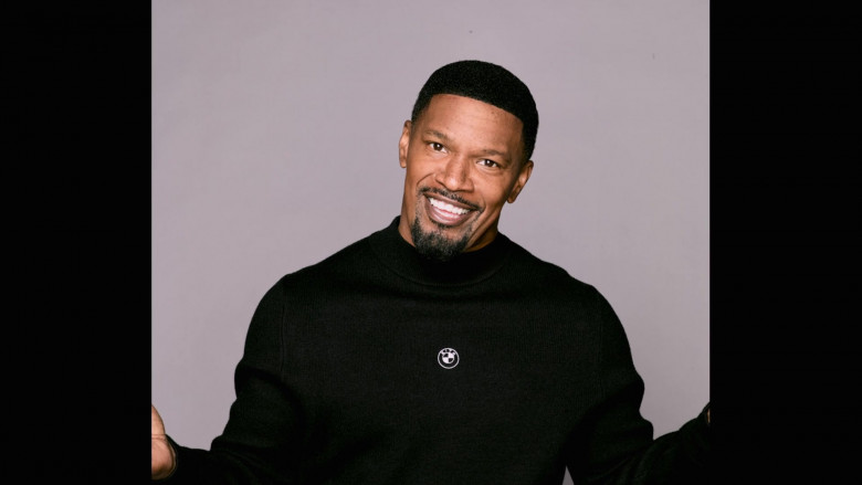 Kith for BMW Sweater of Jamie Foxx as Brian Dixon in Dad Stop Embarrassing Me! S01E01 #BlackPeopleDontGoToTherapy (2021)