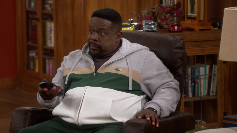 Lacoste Full-Zip Hoodie of Cedric the Entertainer as Calvin in The Neighborhood S03E13 (1)