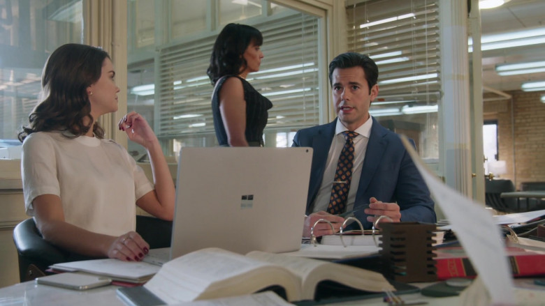 Microsoft Surface Laptops in Good Trouble S03E09 (1)