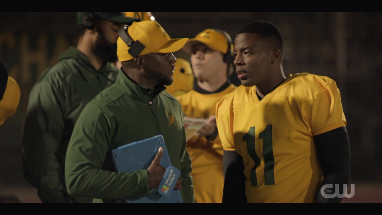 Microsoft Surface Tablet Held by Taye Diggs as Billy Baker in All American S03E10 (1)