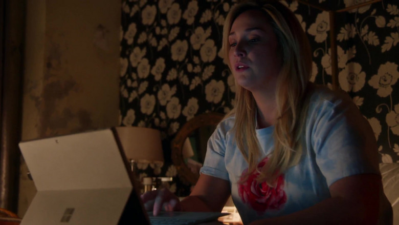 Microsoft Surface Tablet in Good Trouble S03E09 (1)