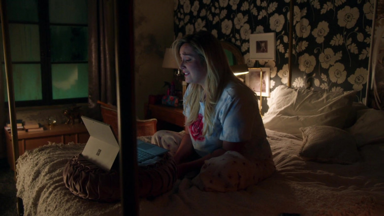 Microsoft Surface Tablet in Good Trouble S03E09 (2)