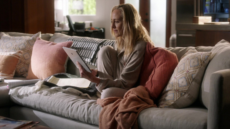 Microsoft Surface Tablets in Grey’s Anatomy S17E11 (2)