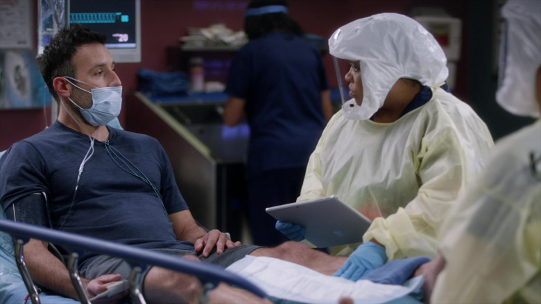 Microsoft Surface Tablets in Grey's Anatomy S17E12 TV Show 2021 (2)