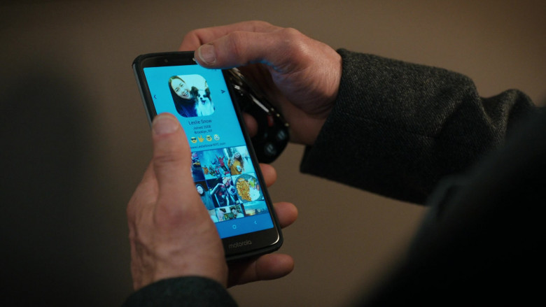 Motorola Android Smartphone of Christopher Meloni as Det. Elliot Stabler in Law & Order Organized Crime S01E04