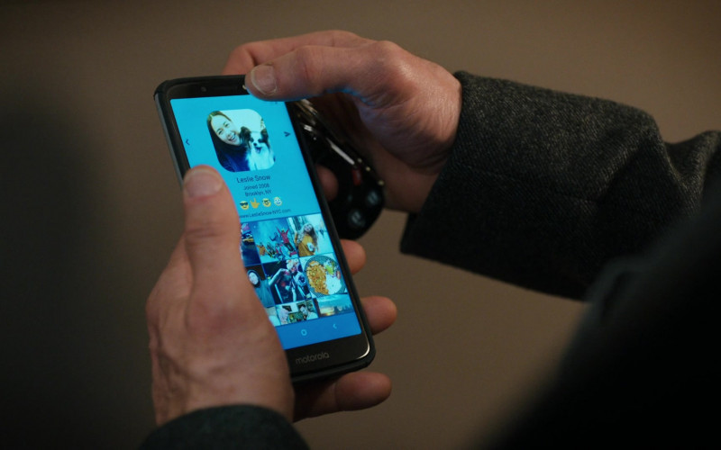 Motorola Android Smartphone of Christopher Meloni as Det. Elliot Stabler in Law & Order Organized Crime S01E04