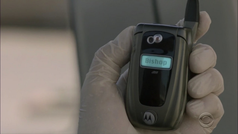 Motorola i850 cell phone used by Mark Harmon who plays Leroy Jethro Gibbs in NCIS S16E22 …and Executioner (2019)