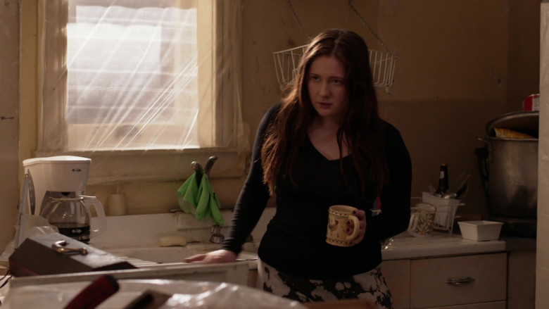Mr. Coffee Coffee Maker Used by Emma Kenney as Debbie Gallagher in Shameless S11E11 TV Show (3)