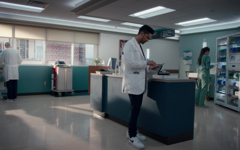 Nike Air Force 1 Low Sneakers of Manish Dayal as Devon Pravesh in The Resident S04E10 Into the Unknown (2021)