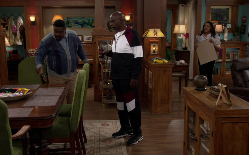 Nike Air Max Triax 94 Sneakers of Gary Anthony Williams as Ernie in The Neighborhood S03E13 (2)
