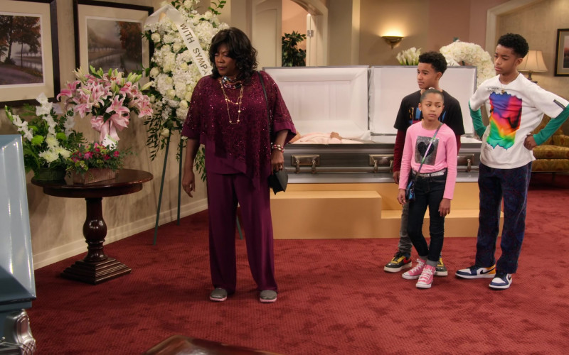 Nike Jordan 1 Blue-White-Yellow Sneakers of Isaiah Russell-Bailey as Shaka McKellan in Family Reunion S03E07