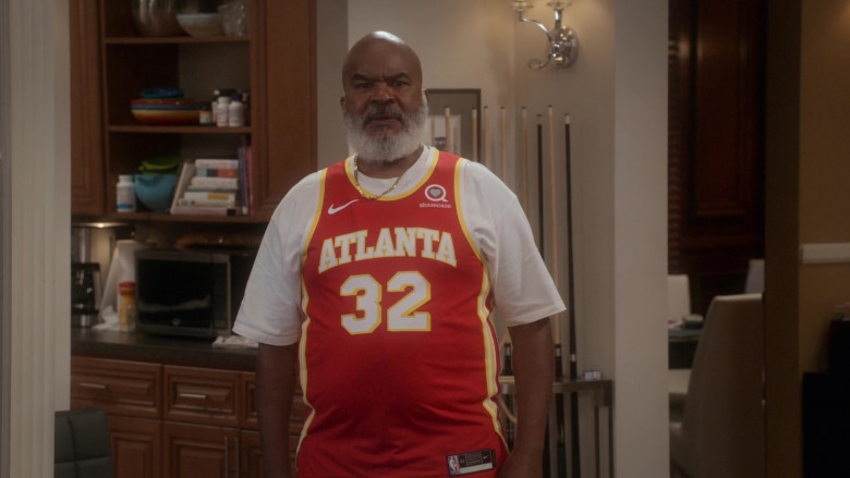 Nike NBA Jersey of David Alan Grier as Pops Dixon in Dad Stop Embarrassing Me! S01E04 #NipplesOrNuts (2021)