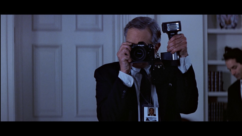 Nikon camera in Clear and Present Danger (1994)