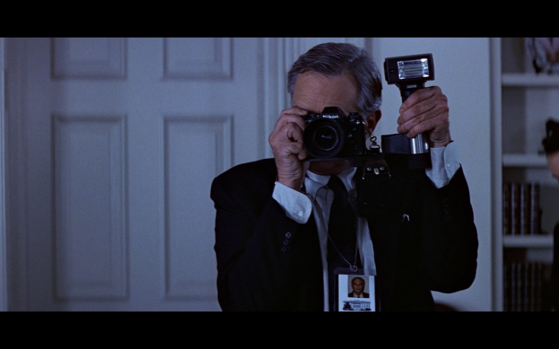 Nikon camera in Clear and Present Danger (1994)