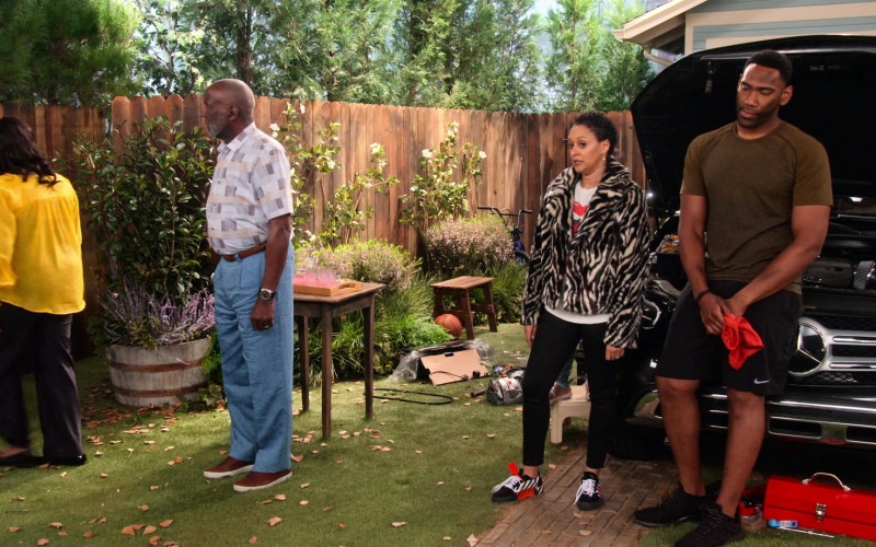 Off-White Women's Sneakers of Tia Mowry as Cocoa McKellan in Family Reunion S02E02 Remember When Daddy Came Home (2021)