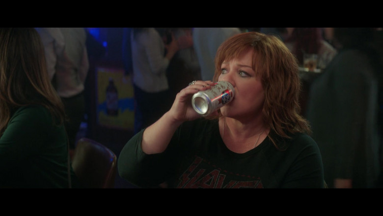 Old Style Beer Enjoyed by Melissa McCarthy as Lydia Berman in Thunder Force (4)