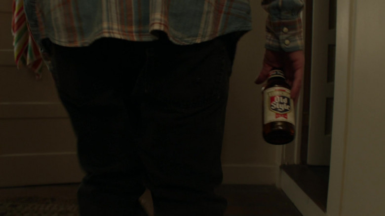 Old Style Beer in Shameless S11E12 Father Frank, Full of Grace (1)