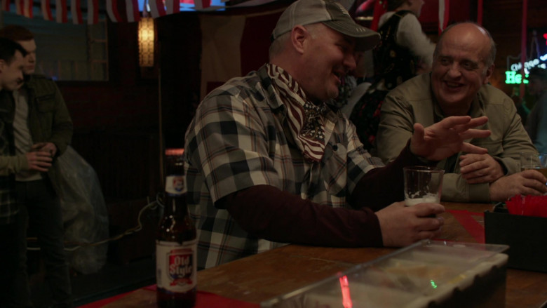 Old Style Beer in Shameless S11E12 Father Frank, Full of Grace (2)