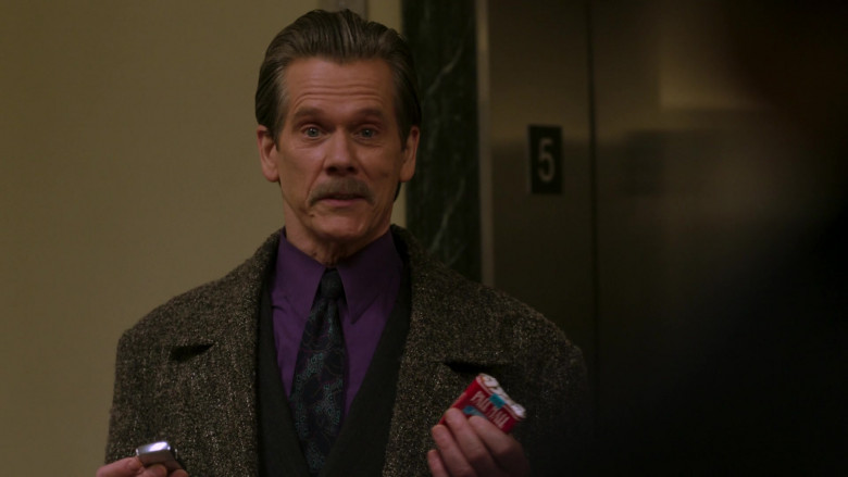 Pall Mall Cigarettes of Kevin Bacon as John ‘Jackie’ Rohr in City on a Hill S02E04 TV Show (1)