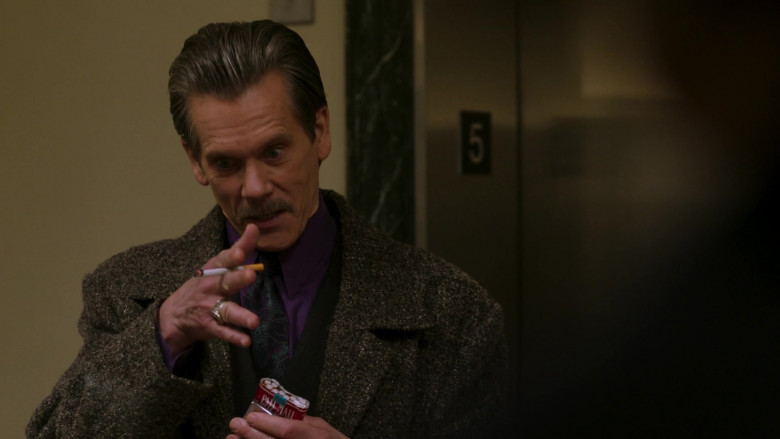 Pall Mall Cigarettes of Kevin Bacon as John ‘Jackie’ Rohr in City on a Hill S02E04 TV Show (2)
