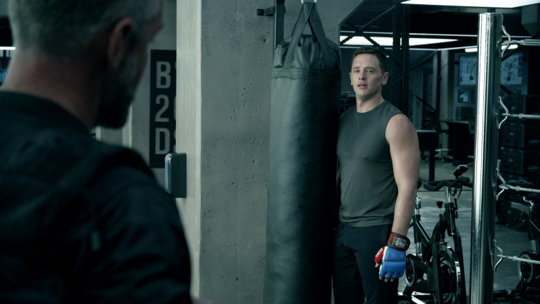 Pro Boxing Gel Pro MMA Gloves in S.W.A.T. S04E13 Sins of the Fathers (2021)