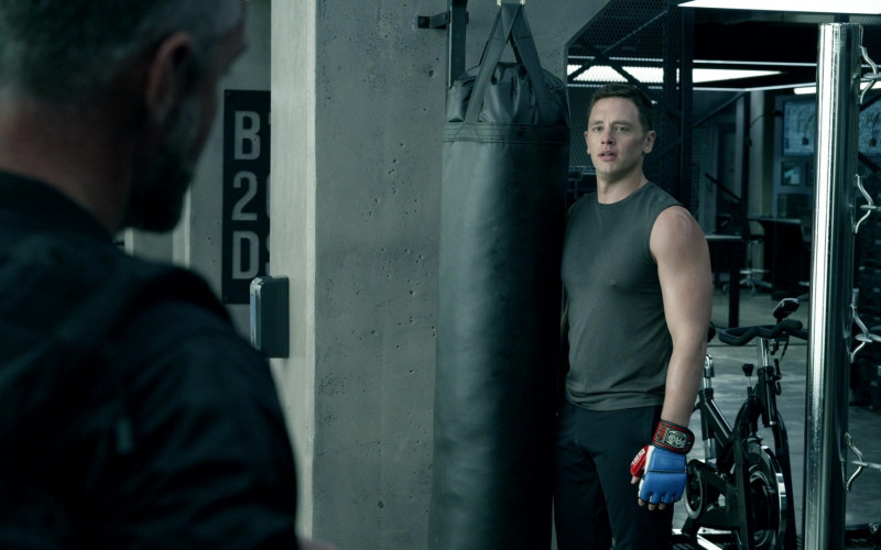 Pro Boxing Gel Pro MMA Gloves in S.W.A.T. S04E13 Sins of the Fathers (2021)
