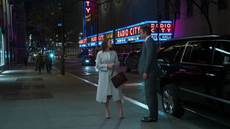 Radio City Music Hall in Younger S07E04 Risky Business (2021)