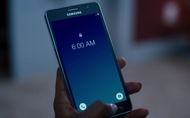 Samsung Galaxy Smartphone in Law & Order Organized Crime S01E03 Say Hello to My Little Friends (2021)