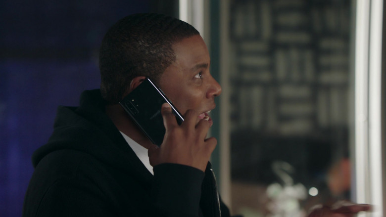 Samsung Galaxy Smartphone of Kenan Thompson in Kenan S01E08 Wednesday's Gal (2021)