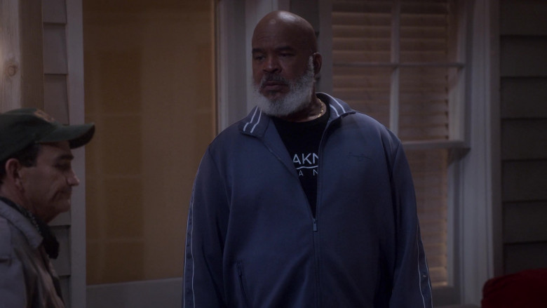 Sean John Tracksuit of David Alan Grier as Pops Dixon in Dad Stop Embarrassing Me! S01E03 (2)