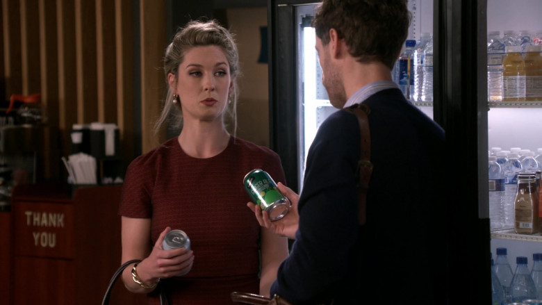 Signature SELECT Soda Ginger Ale Held by Thomas Middleditch as Drew in B Positive S01E015 Miss Diagnosis (2021)