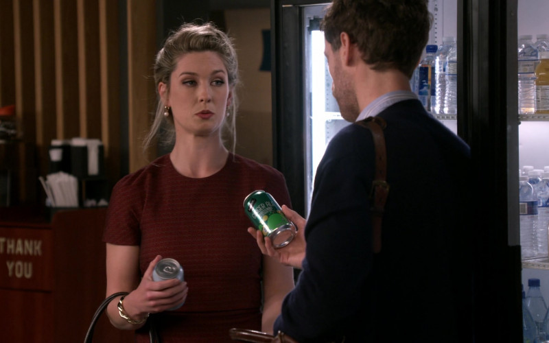 Signature SELECT Soda Ginger Ale Held by Thomas Middleditch as Drew in B Positive S01E015 Miss Diagnosis (2021)