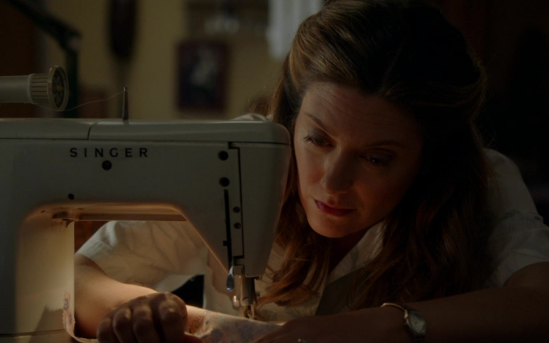 Singer Sewing Machine Used by Zoe Perry as Mary Cooper in Young Sheldon S04E16 TV Show (3)