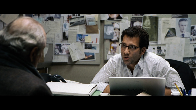 Sony Vaio Laptop of Clive Owen as Louis Salinger in The International (2009)