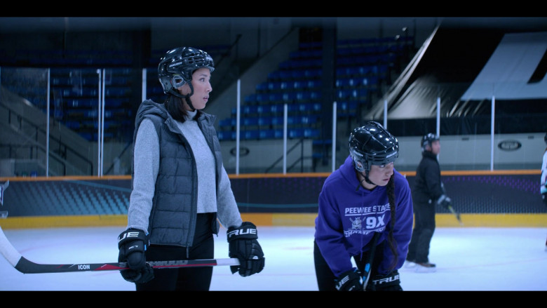 TRUE Hockey Gloves in The Mighty Ducks Game Changers S01E04 Hockey Moms (2021)