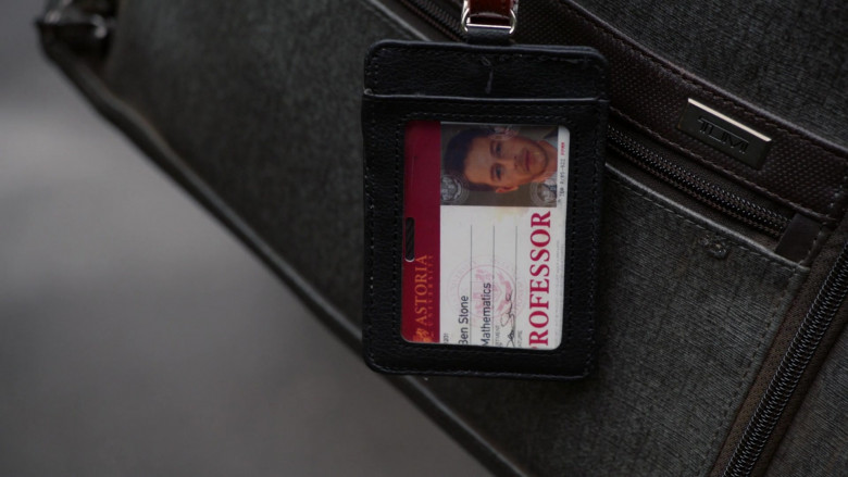 Tumi Bag of Josh Dallas as Ben Stone in Manifest S03E03 (2)