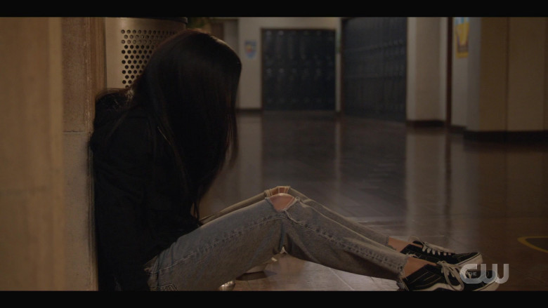 Vans Sk8-Hi Shoes Worn by Actress in All American S03E09 (2)