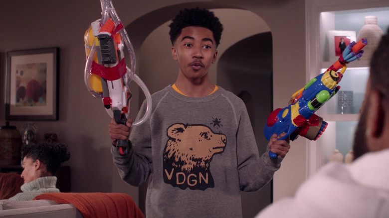 Vardagen VDGN Sweatshirt of Miles Brown as Jack Johnson in Black-ish S07E17 Move-In Ready (2021)