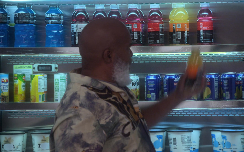 Vitaminwater, Dole and Jumex Juice Cans in Dad Stop Embarrassing Me! S01E07 #RichDadWokeDad (2021)