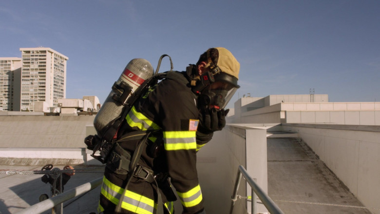 3M Scott Fire & Safety Air-Pak SCBA respiratory protection in 9-1-1 S04E14 Survivors (6)