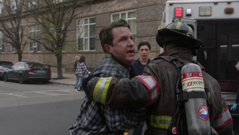 3M Scott SCBA & Breathing Air Products in Chicago Fire S09E14 TV Show (5)